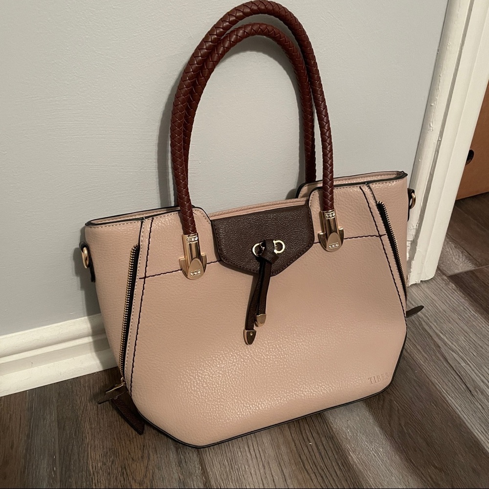Tibes purse NWOT